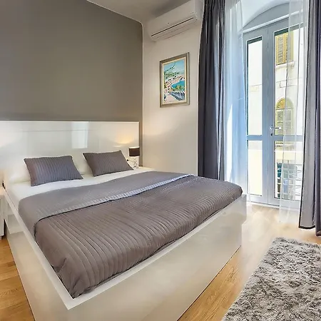 Luxury Split